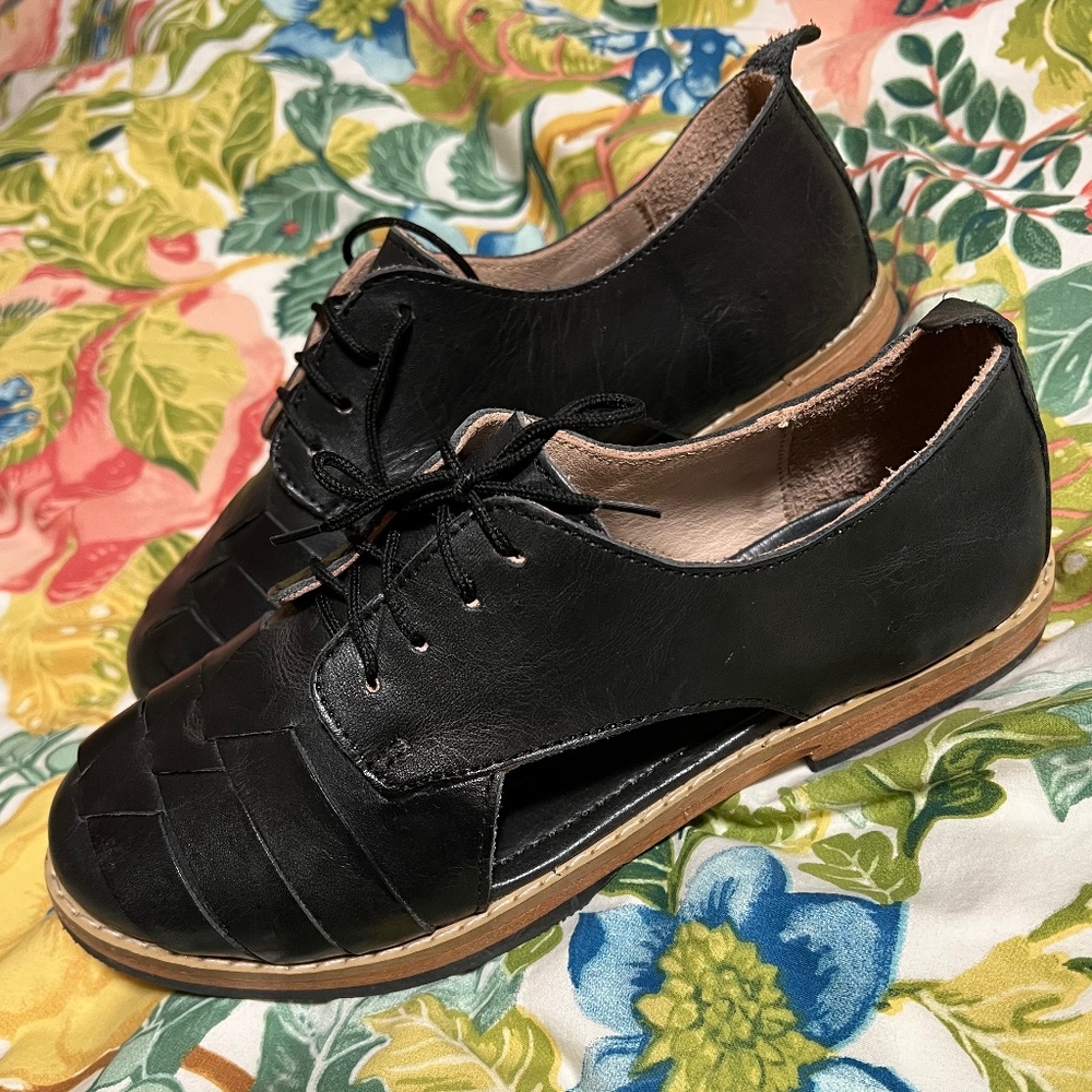 Sols black leather Oxford flats NIB